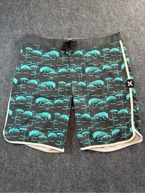 Hurley Swimsuit Board Shorts Mens size 34 9' inseam Tsunami Waves